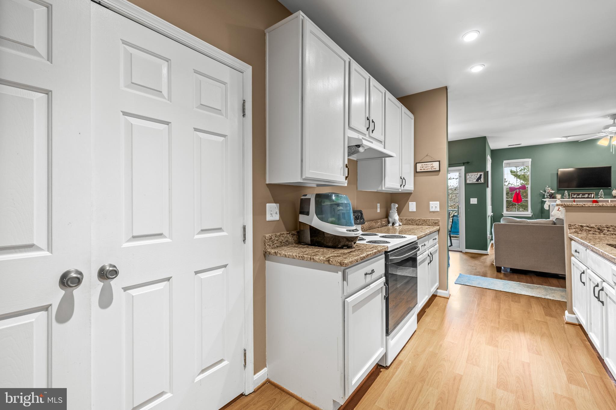 HOLLINGTON AT THE POINTE - Residential