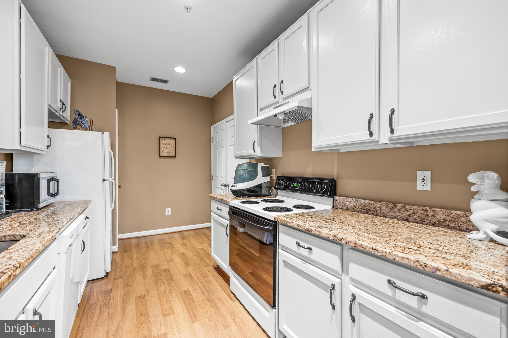 HOLLINGTON AT THE POINTE - Residential