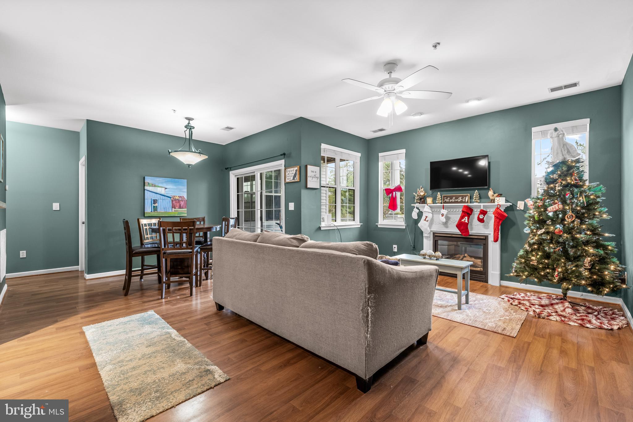 HOLLINGTON AT THE POINTE - Residential