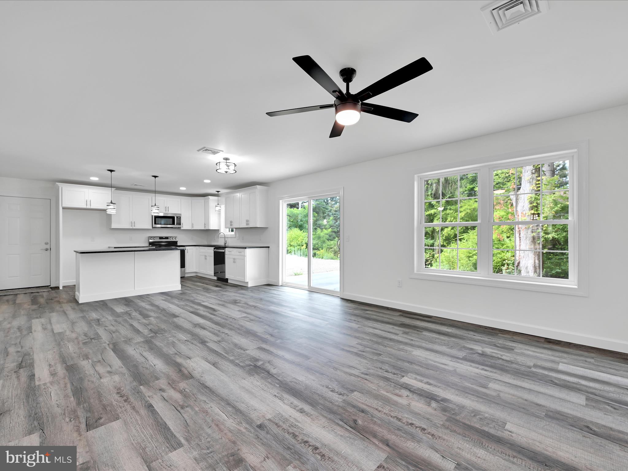 DEER LAKE - Residential