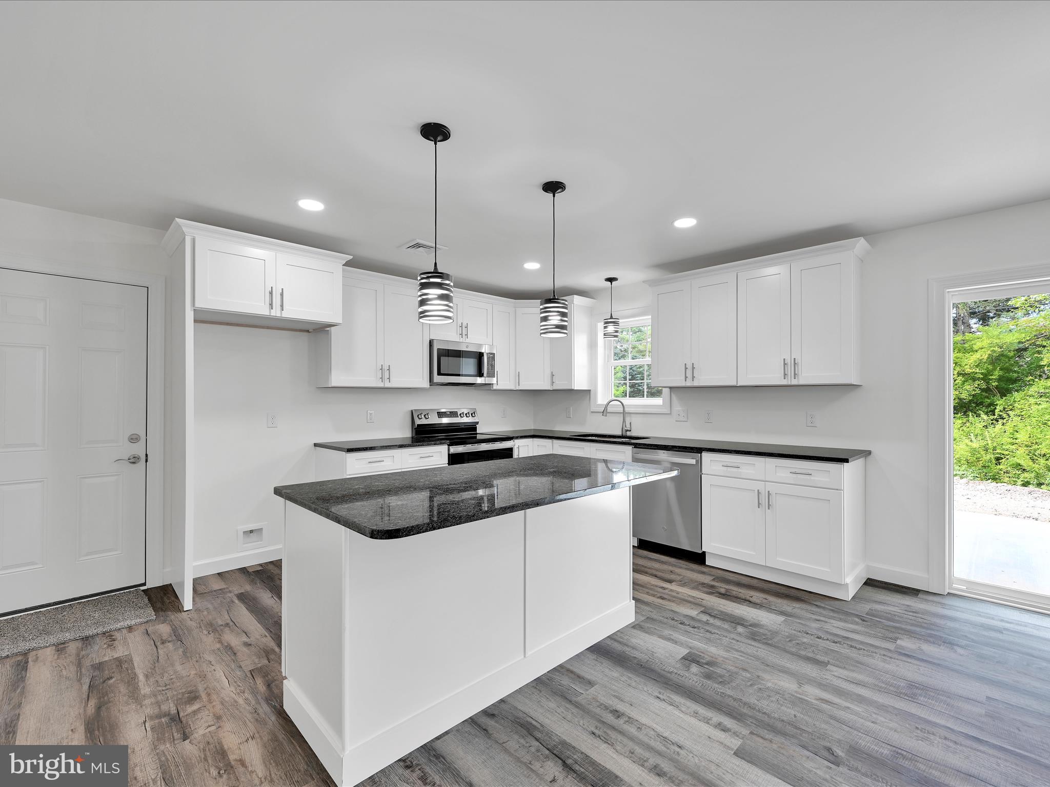 DEER LAKE - Residential