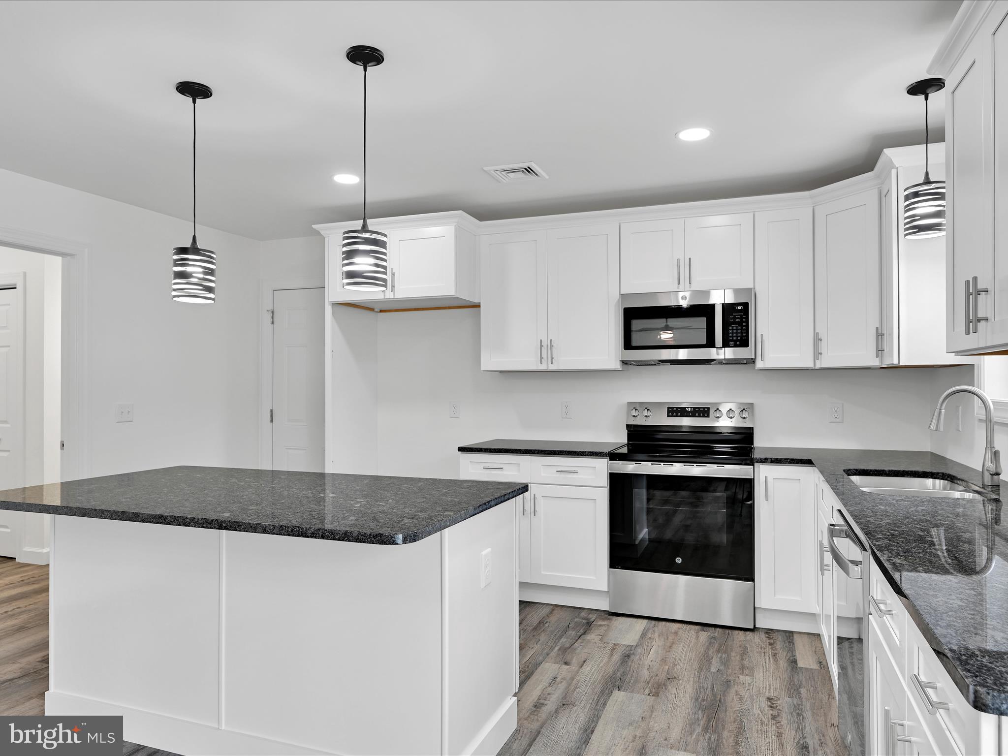 DEER LAKE - Residential