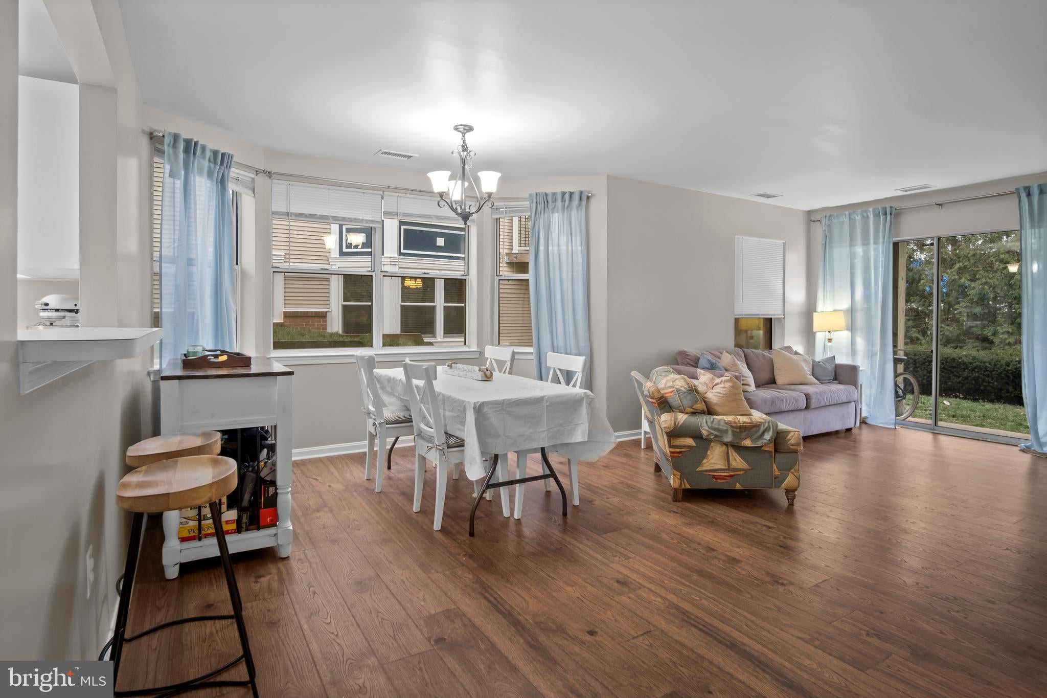 20582 SNOWSHOE SQUARE 101