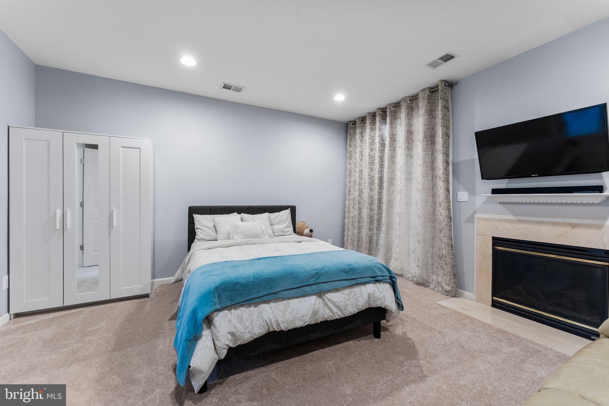 SOUTHERN WALK AT BROADLANDS - Residential Lease