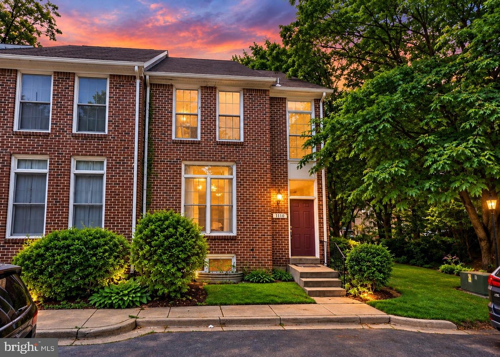 Photo of 1110 Arcola Avenue, SILVER SPRING, MD 20902 (MLS # MDMC2258222)