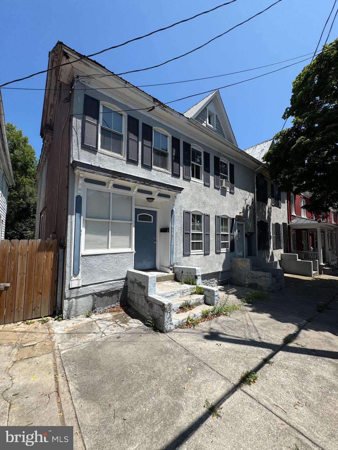 308 W MARTIN STREET