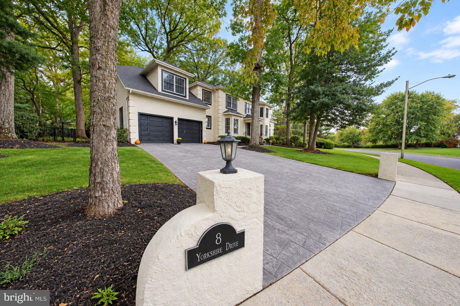 8 YORKSHIRE DRIVE