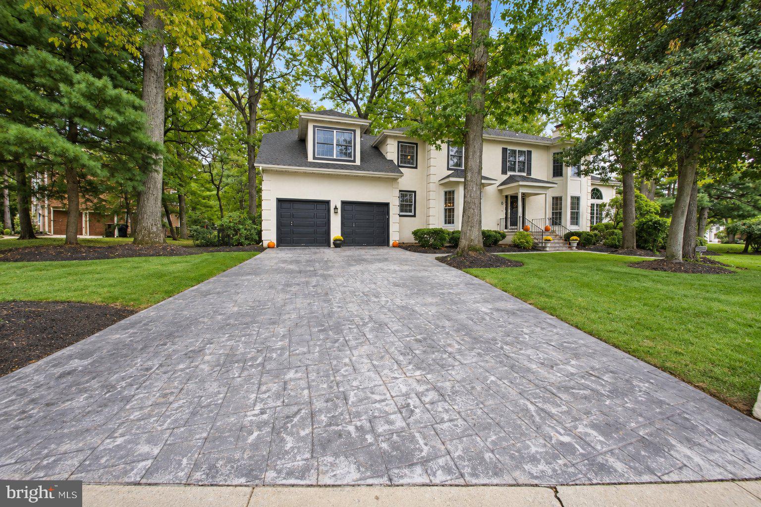 8 YORKSHIRE DRIVE