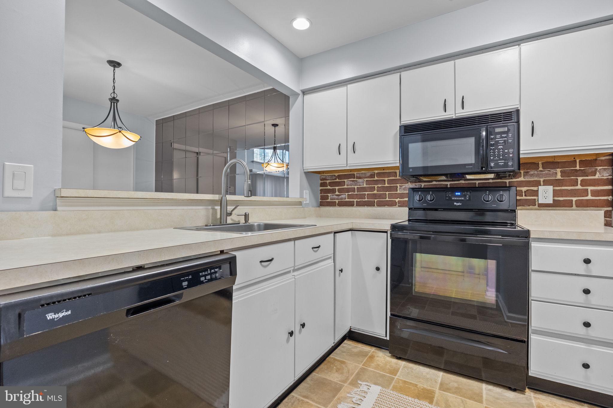 SAW MILL VALLEY - Residential