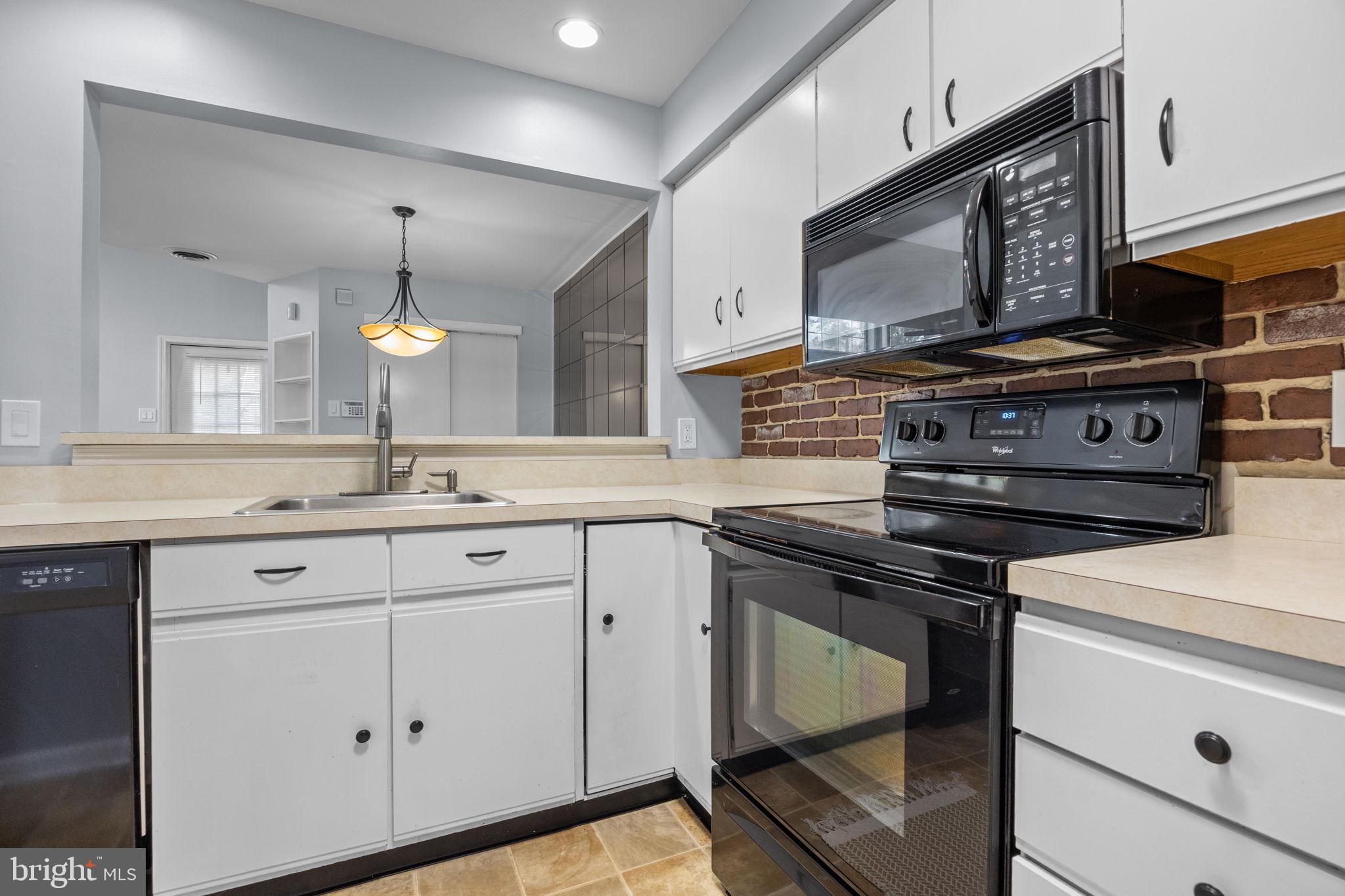 SAW MILL VALLEY - Residential