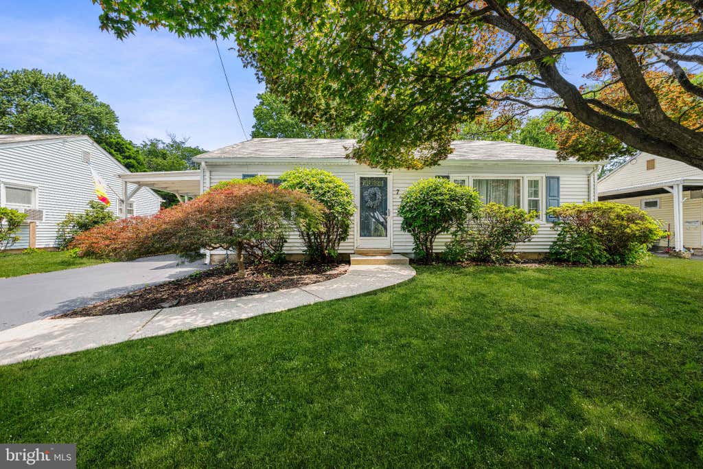 Photo of 7 Pierrepont Avenue, MIDDLESEX, NJ 08846 (MLS # NJMX2012510)