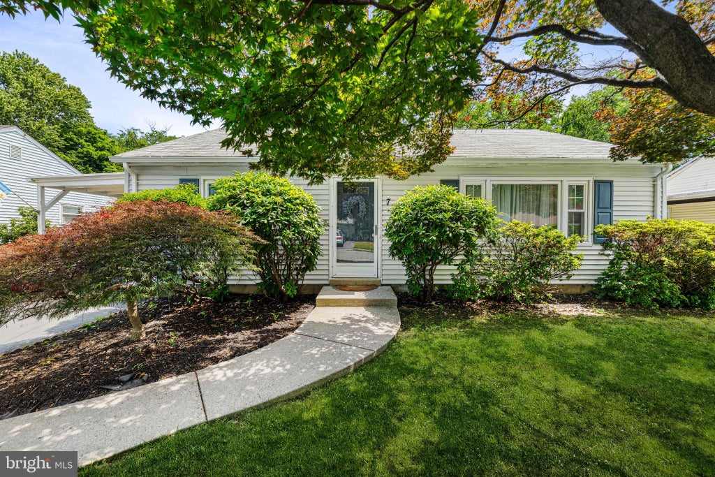 Photo of 7 Pierrepont Avenue, MIDDLESEX, NJ 08846 (MLS # NJMX2012510)