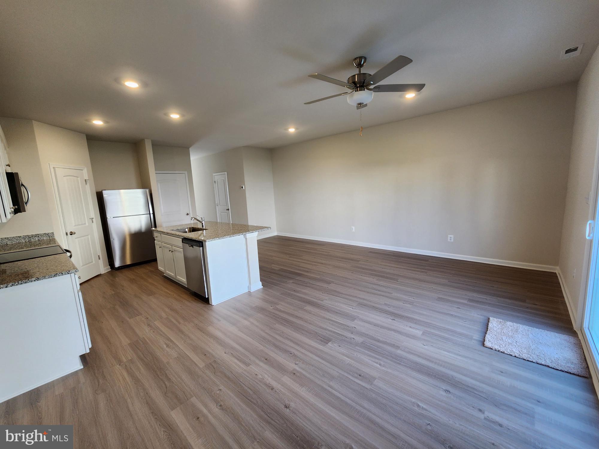 HOMEPLACE AT RIVERSIDE - Residential Lease