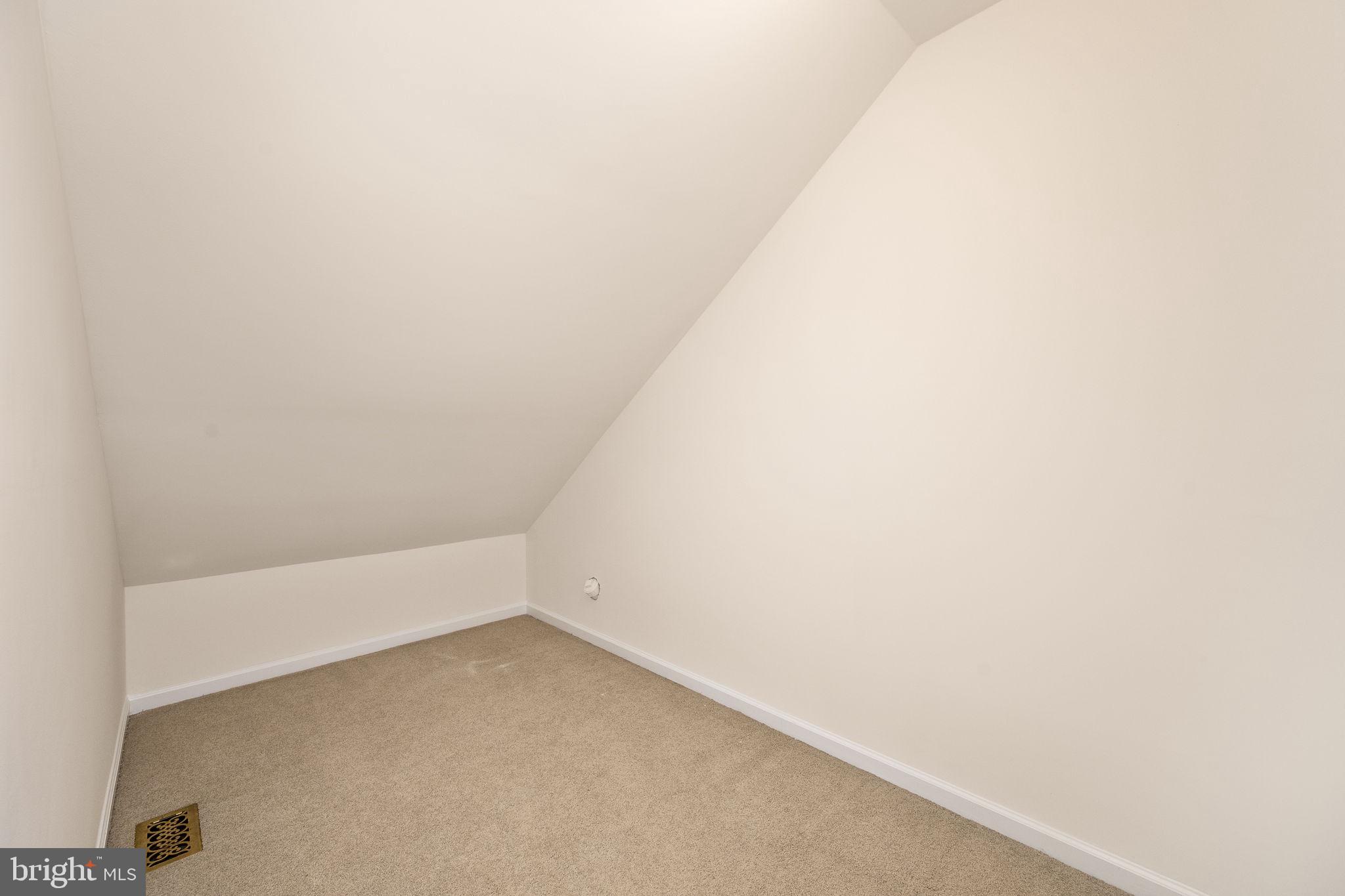 CAMBRIDGE CHASE - Residential