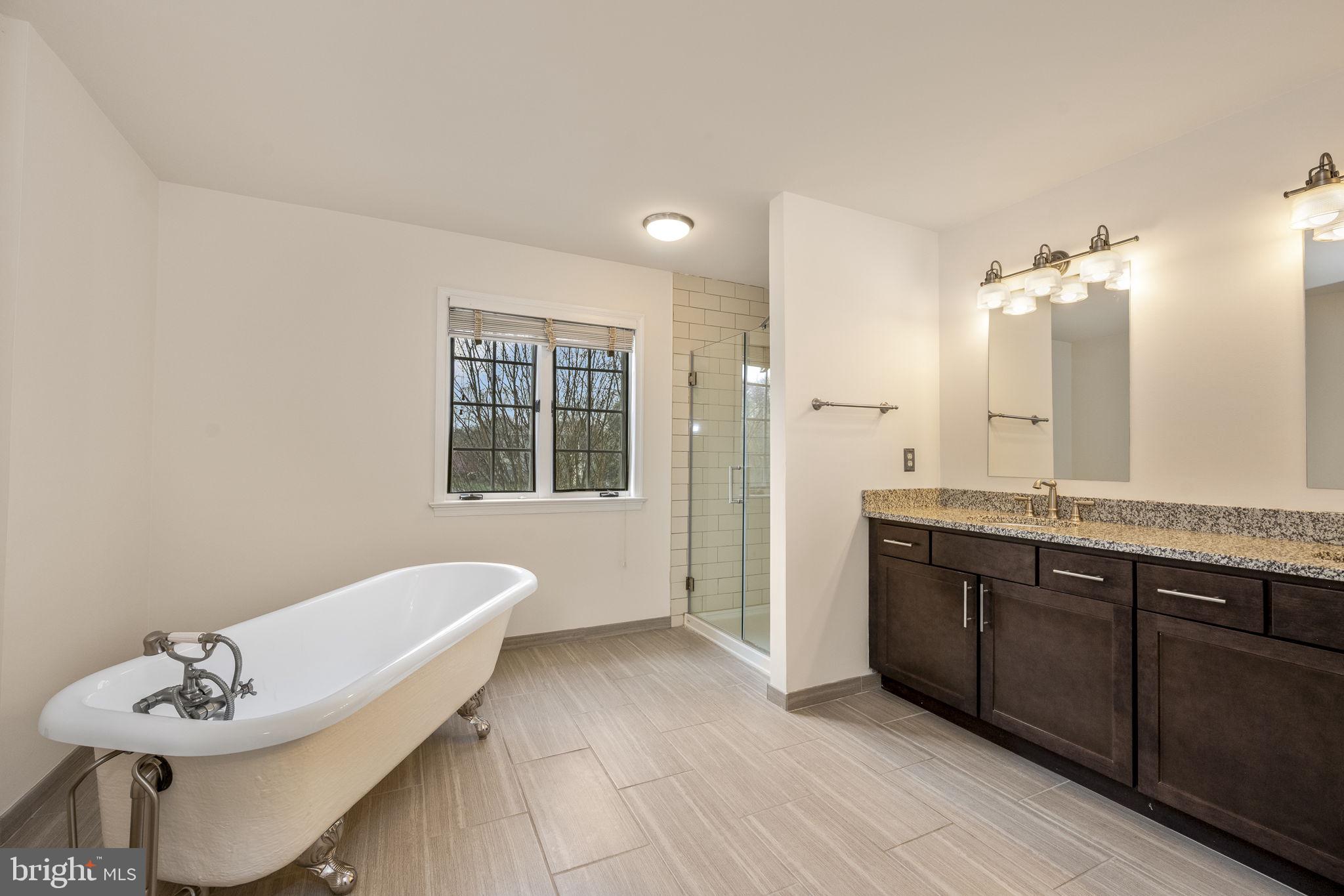 CAMBRIDGE CHASE - Residential