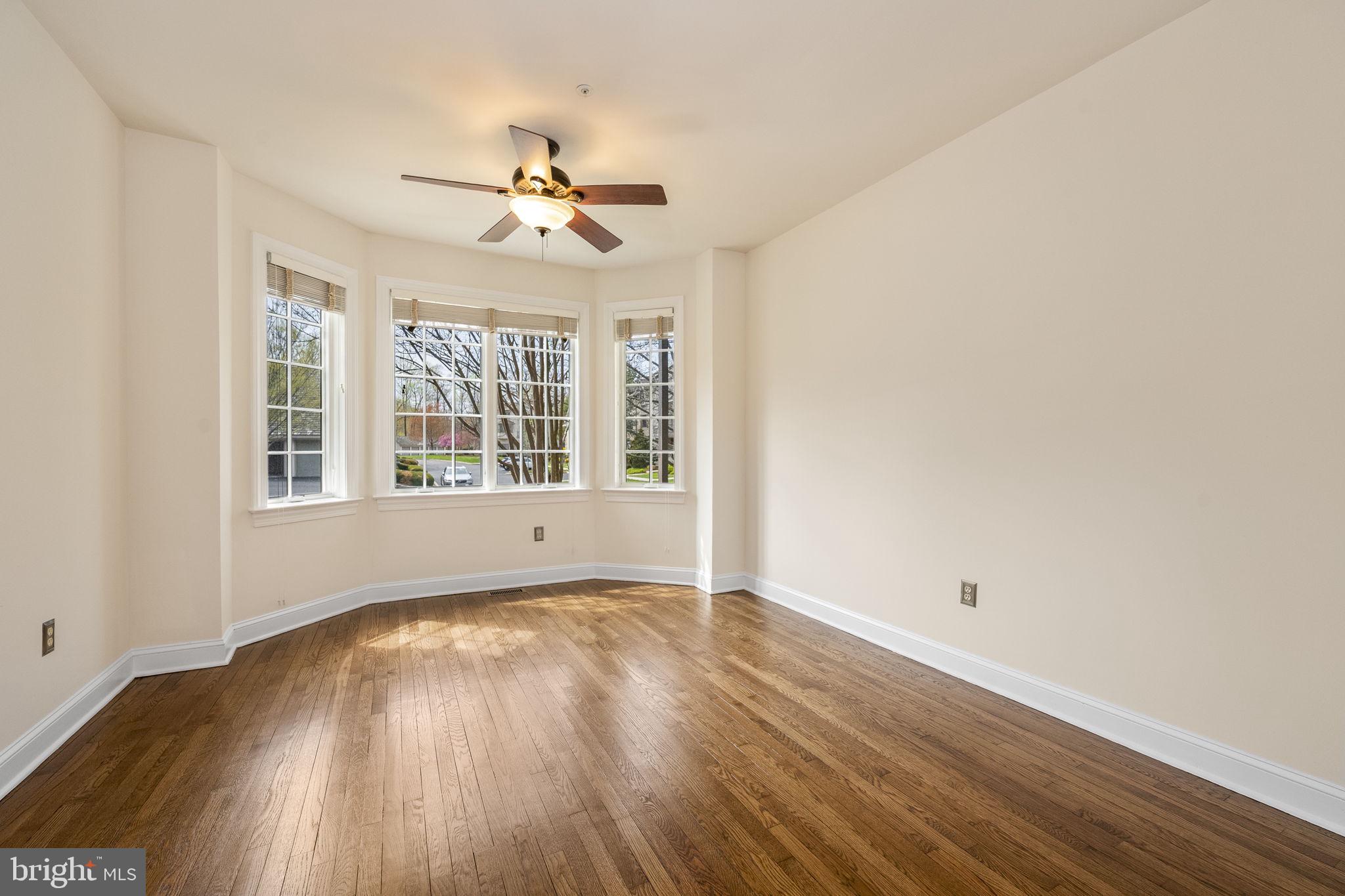 CAMBRIDGE CHASE - Residential