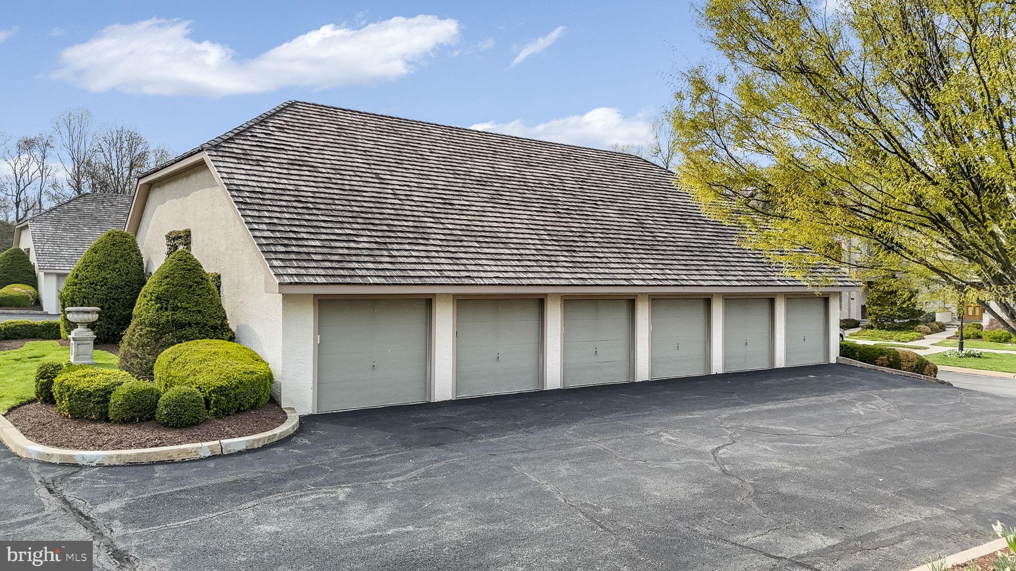 CAMBRIDGE CHASE - Residential