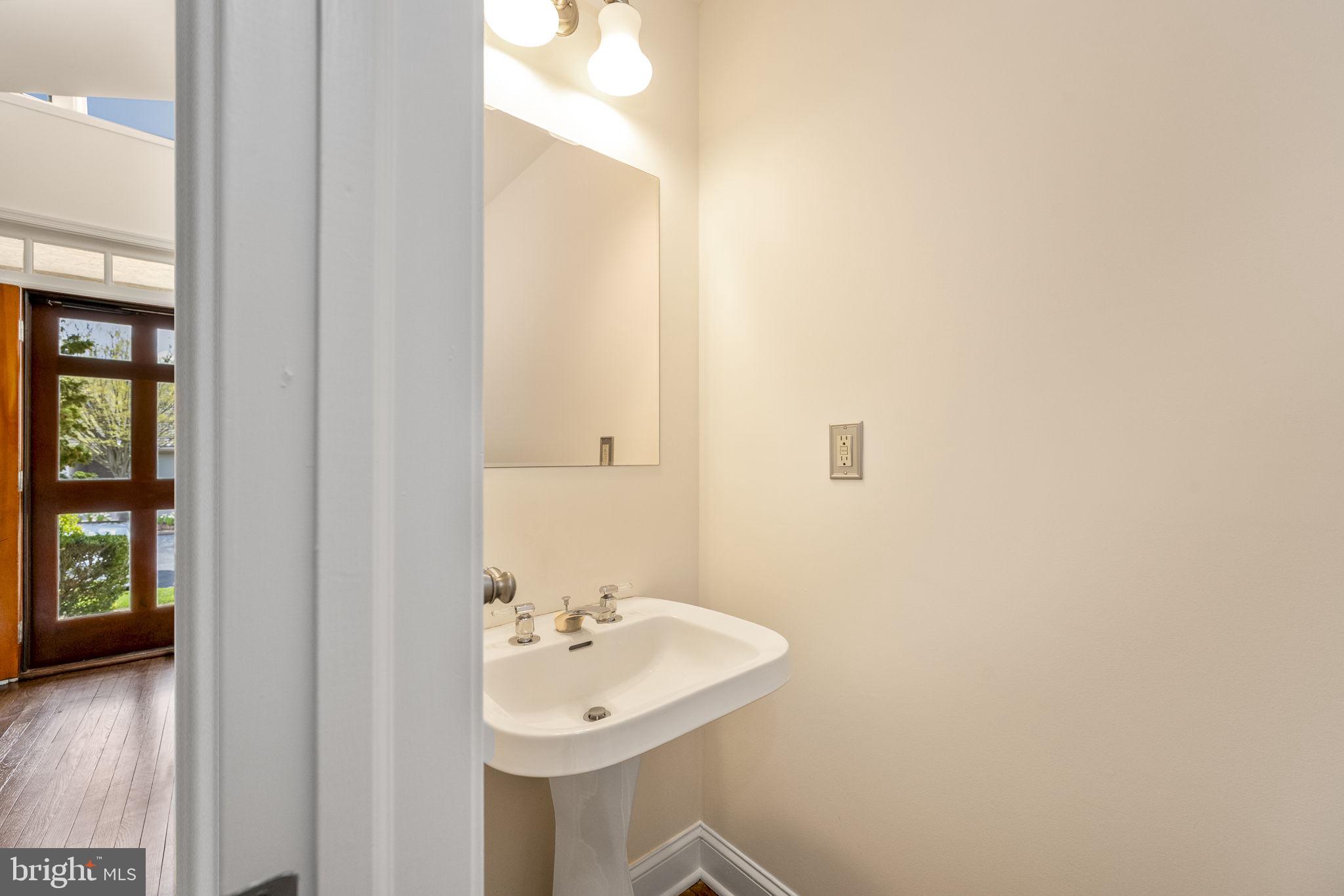 CAMBRIDGE CHASE - Residential