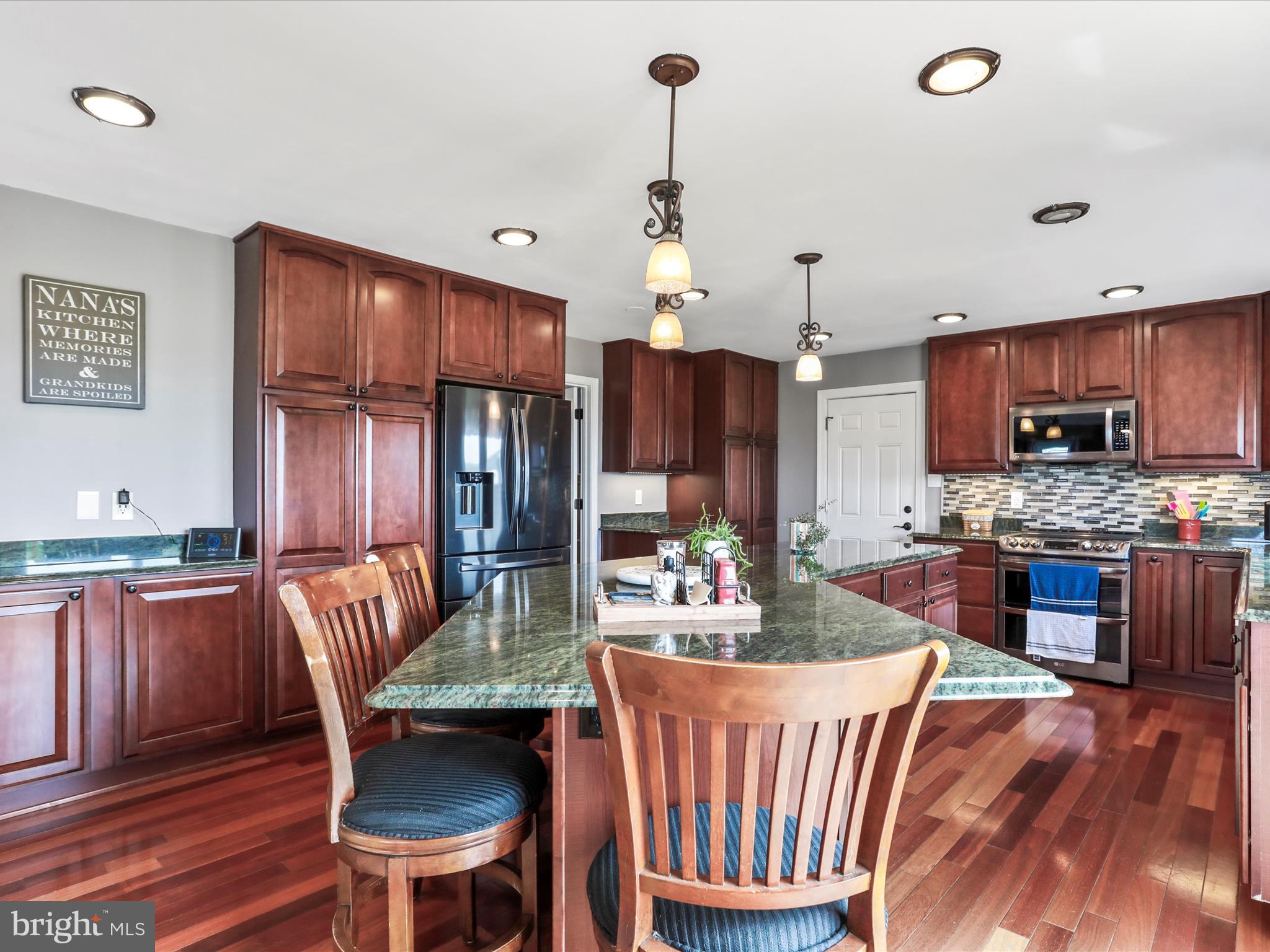 PROMISE LAND - Residential