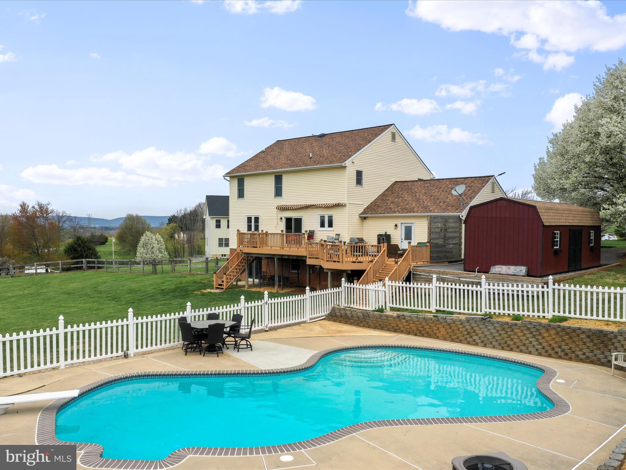 PROMISE LAND - Residential