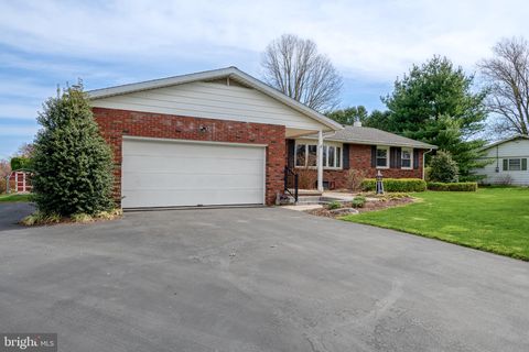 Photo of 16 JAMES DR, DENVER, PA 17517 (MLS # PALA2032584)