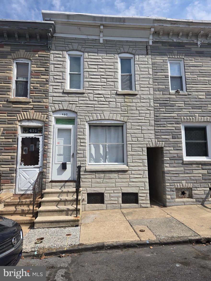This affordable charming, 2 bedroom possible 3 bedroom city home is ready for your inspection. A little TLC makes this truly a diamond in the rough. Hurry! Going Going Gone!!!!!