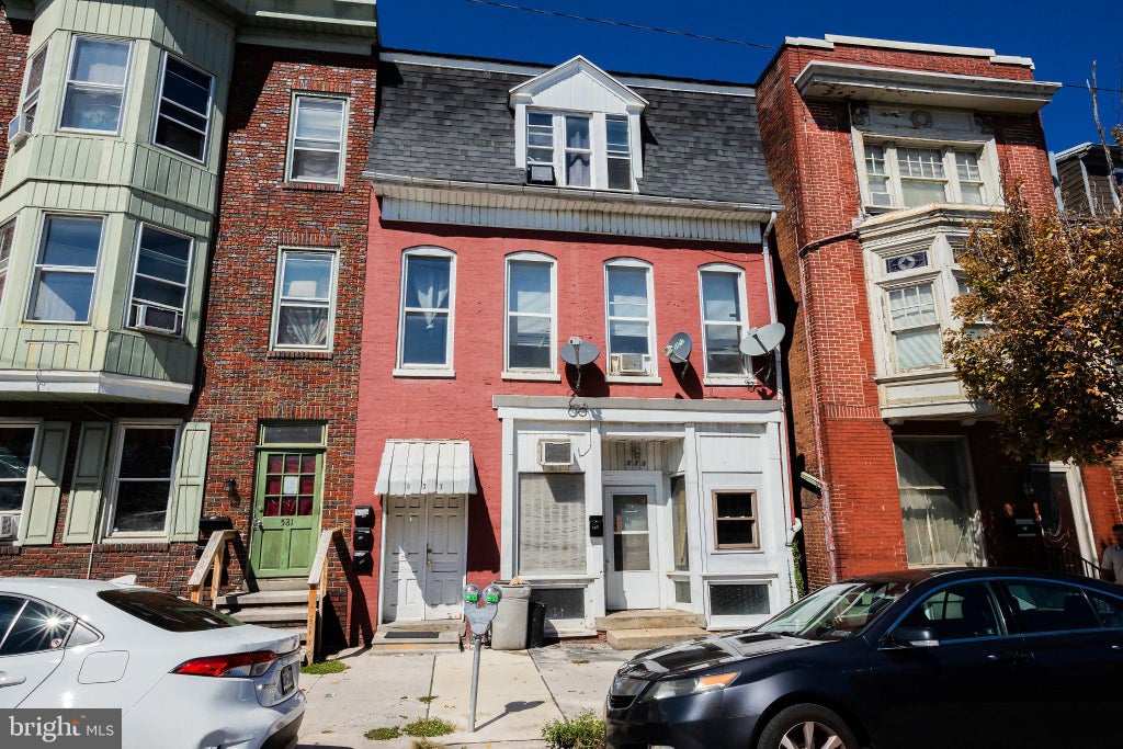 Photo of 575 W Market Street, YORK, PA 17401 (MLS # PAYK2111278)