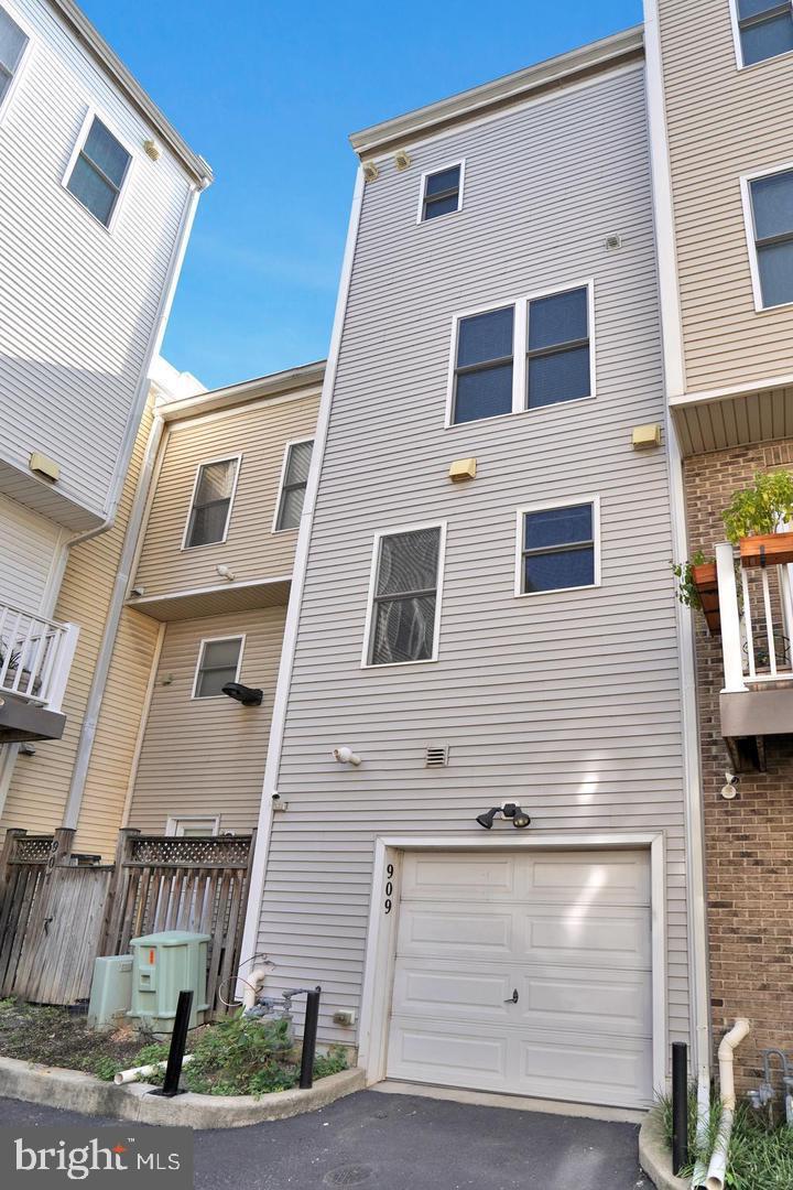 CAPITOL QUARTER - Residential Lease