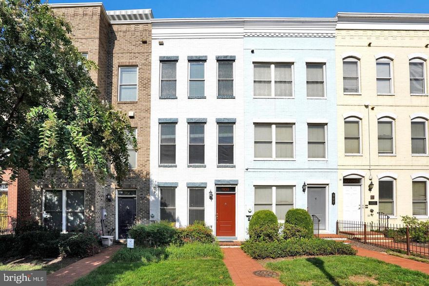 Welcome to Capitol Corner. Walking distance to a metro stop and easy access to 695. This townhouse has a great location and an attached garage. This well-laid-out unit has a kitchen with granite and tile backsplash. The floors throughout are hardwood except for the bedrooms which have upgraded carpet. The ceilings are high with big windows for lots of light. The rooftop terrace is great for outside space with some privacy.