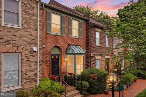 Photo of 6705 Washington Boulevard #D, ARLINGTON, VA 22205 (MLS # VAAR2072580)