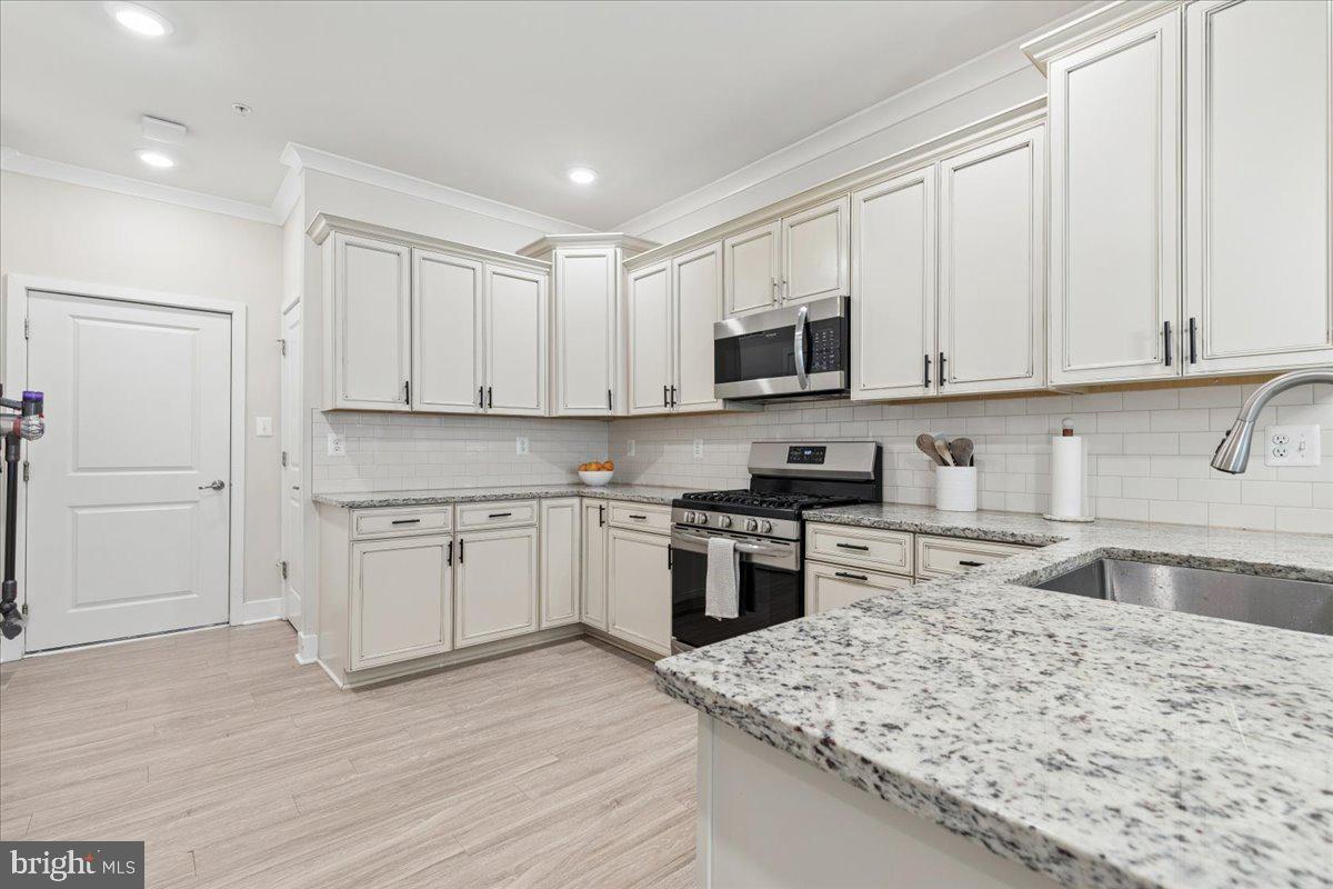7948 POTTER PLACE 948-B