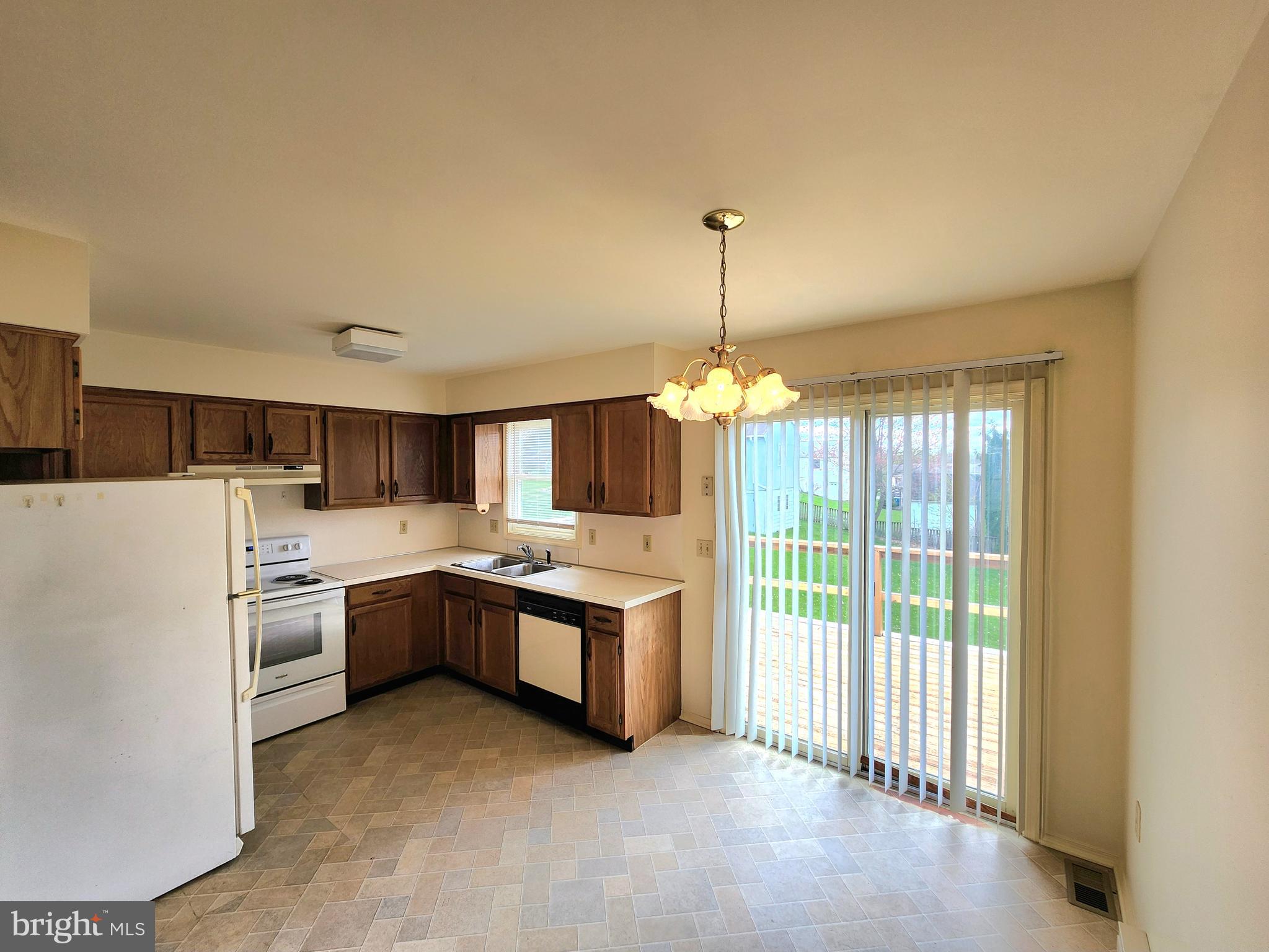 TWIN HILLS - Residential Lease