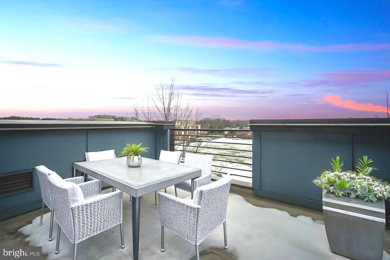 MOSAIC AT MERRIFIELD - Residential Lease