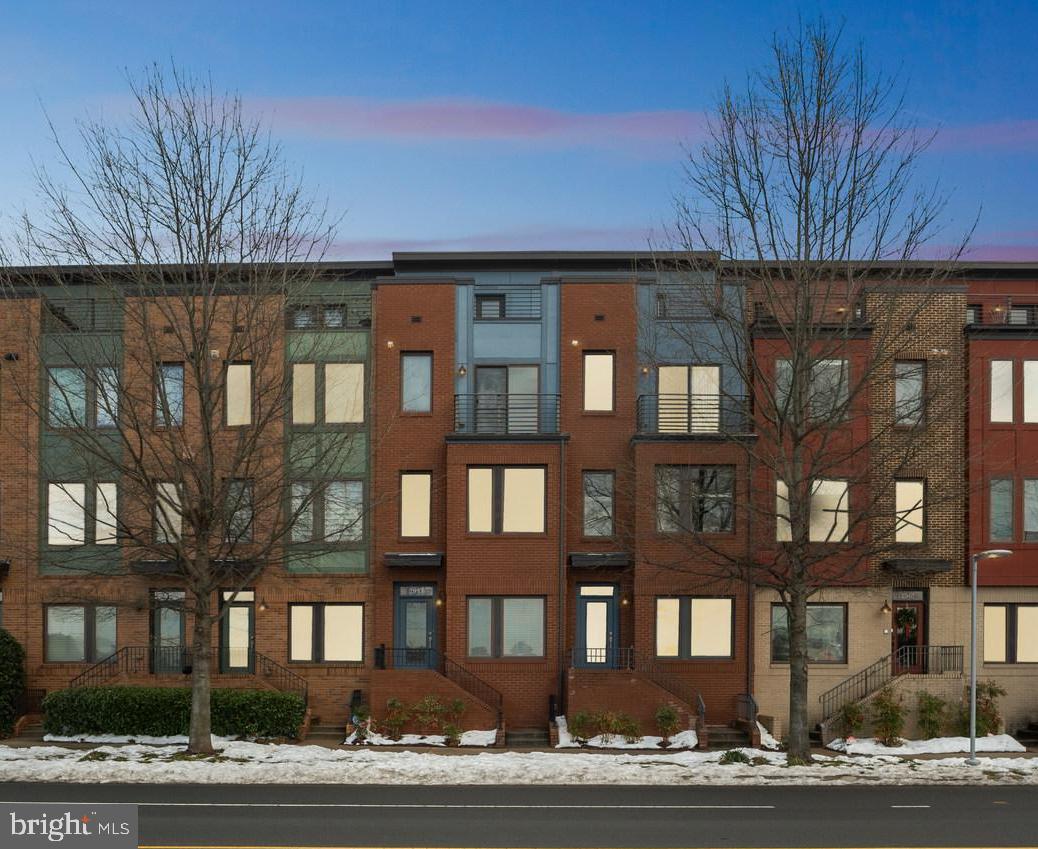 MOSAIC AT MERRIFIELD - Residential Lease