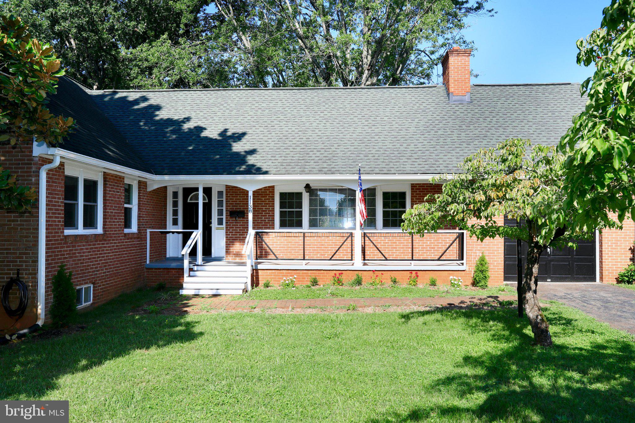 1138 OAKLAWN DRIVE