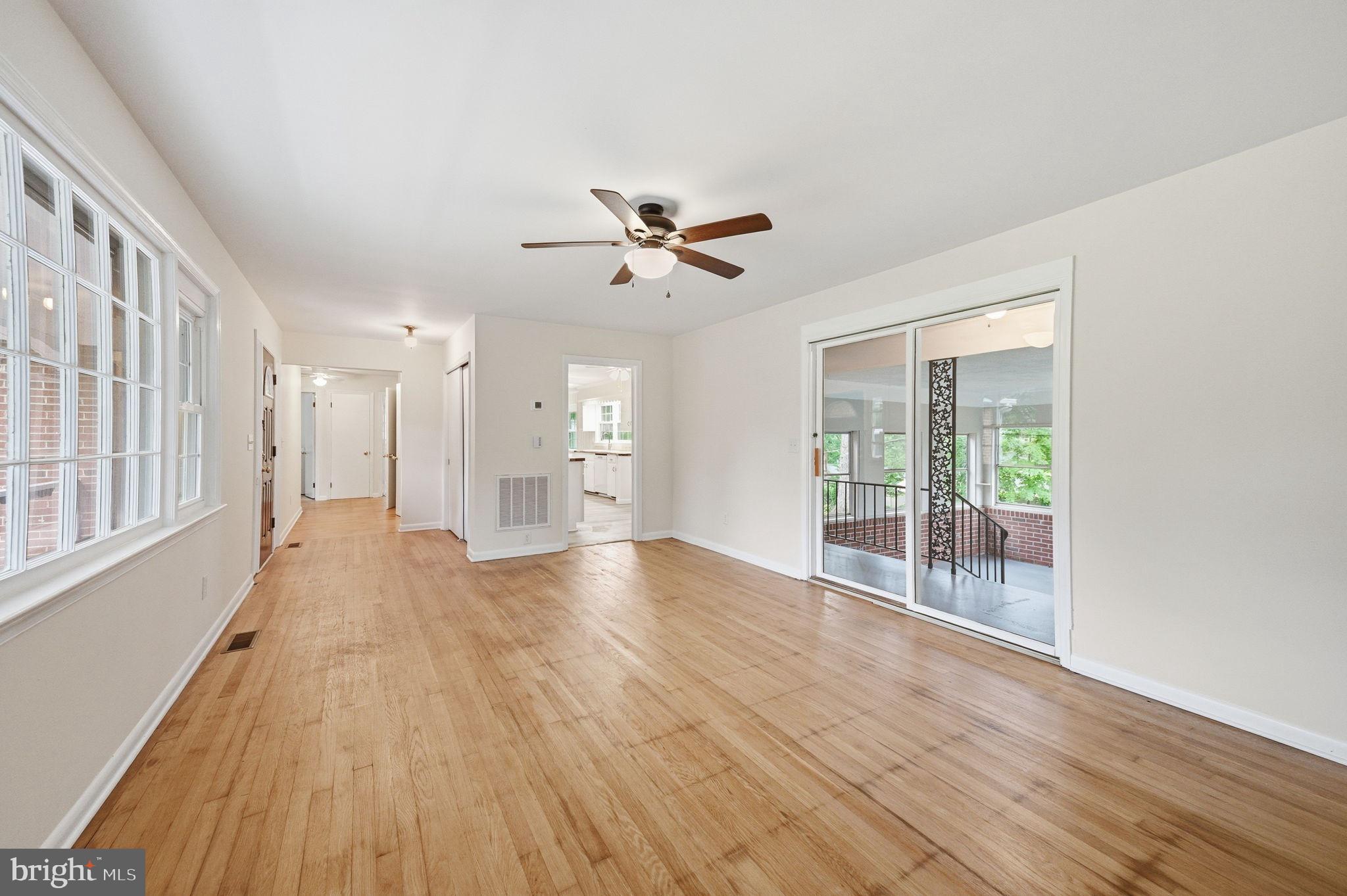 1138 OAKLAWN DRIVE