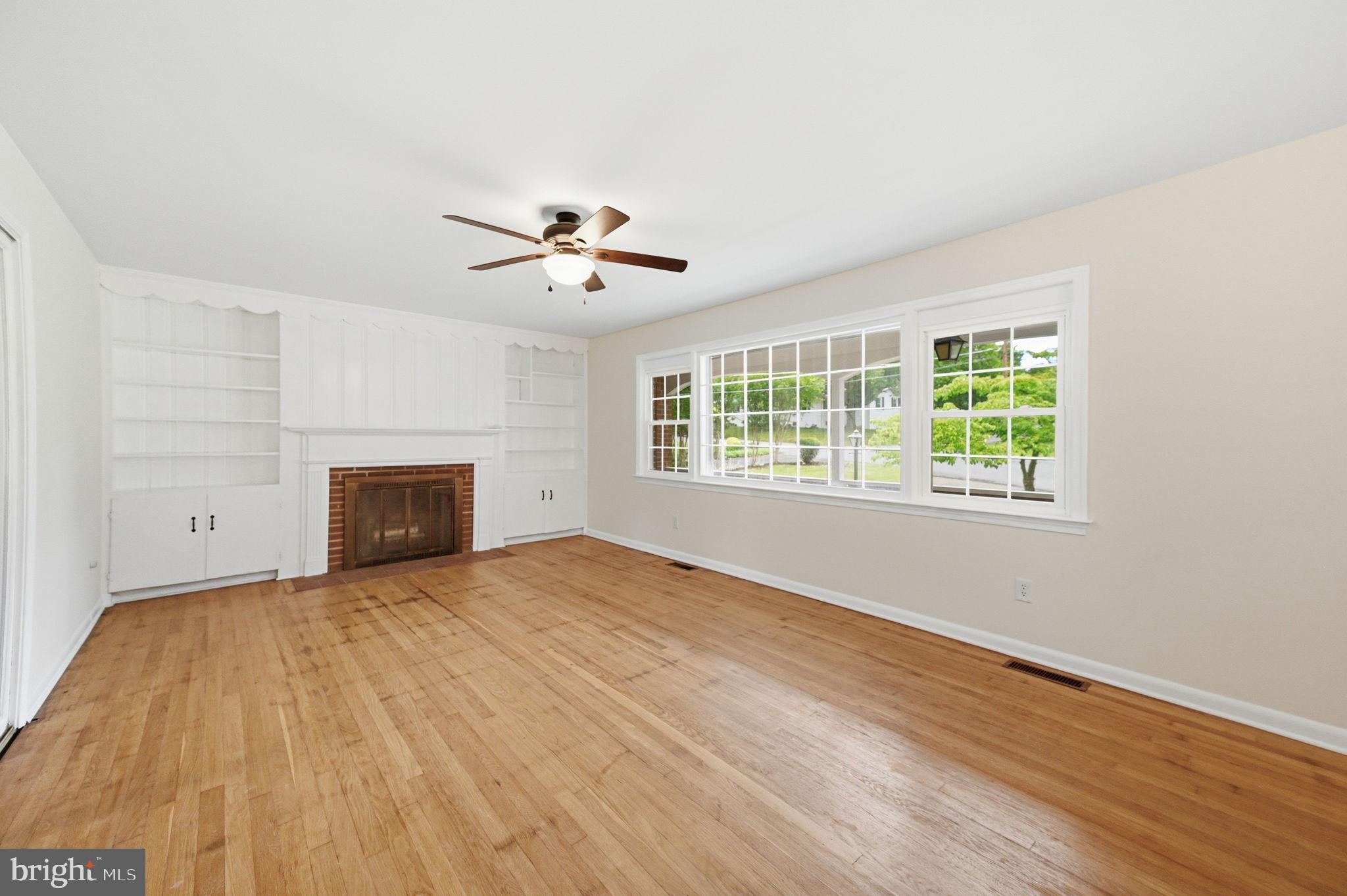 1138 OAKLAWN DRIVE
