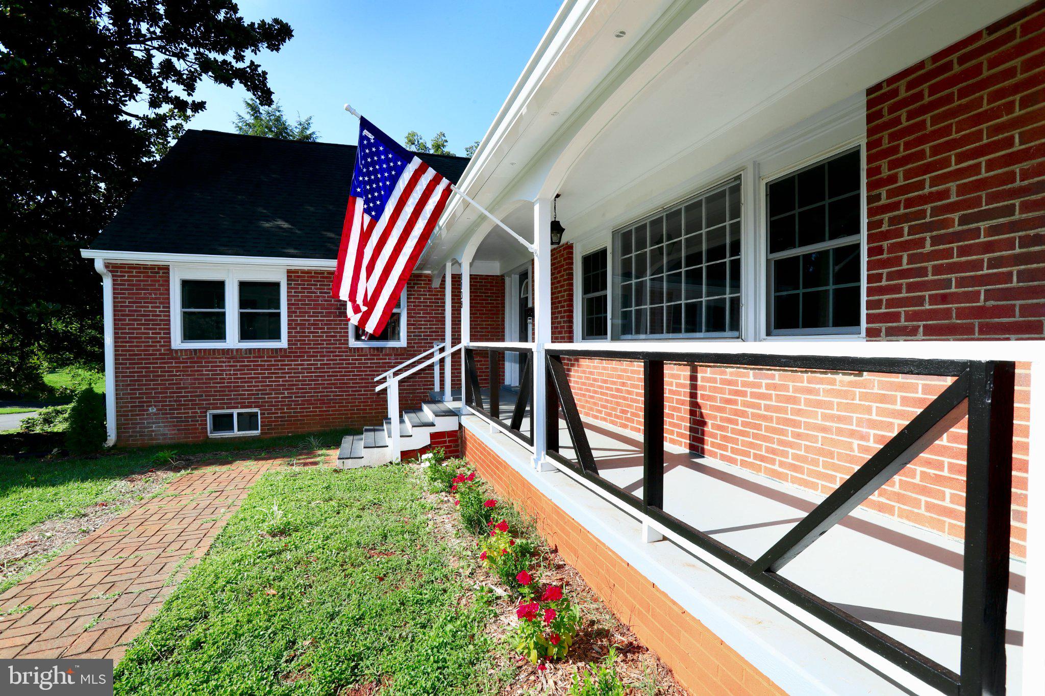 1138 OAKLAWN DRIVE
