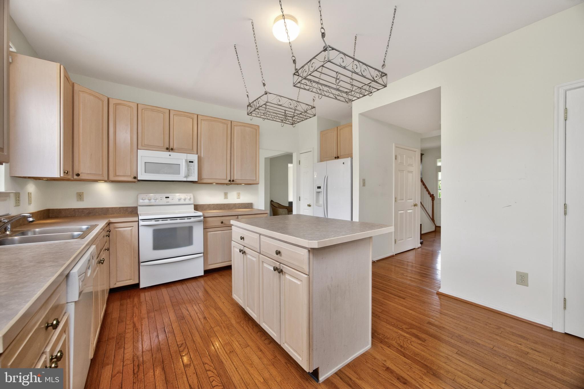 THE SUMMIT - Residential