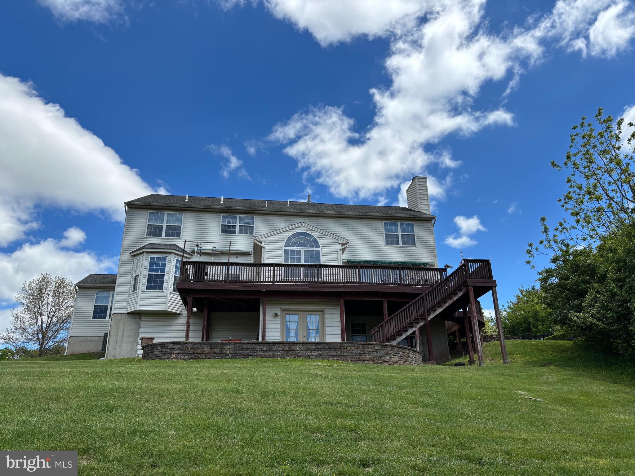 976 STUART DRIVE