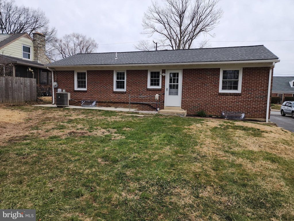 Photo of 431 HOSTETTER DR, MILLERSVILLE, PA 17551 (MLS # PALA2031994)