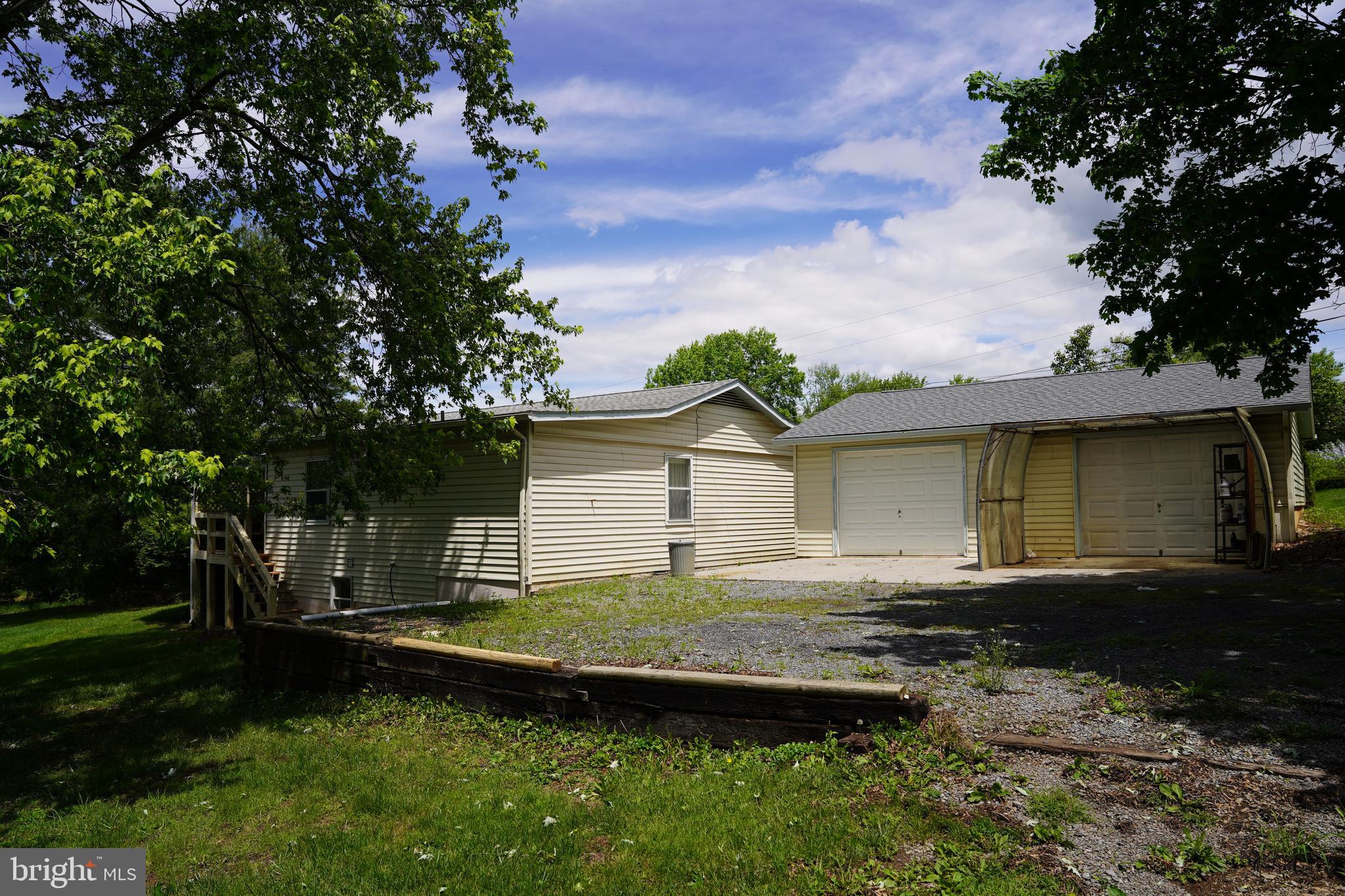 HIDDEN RIVER - Residential