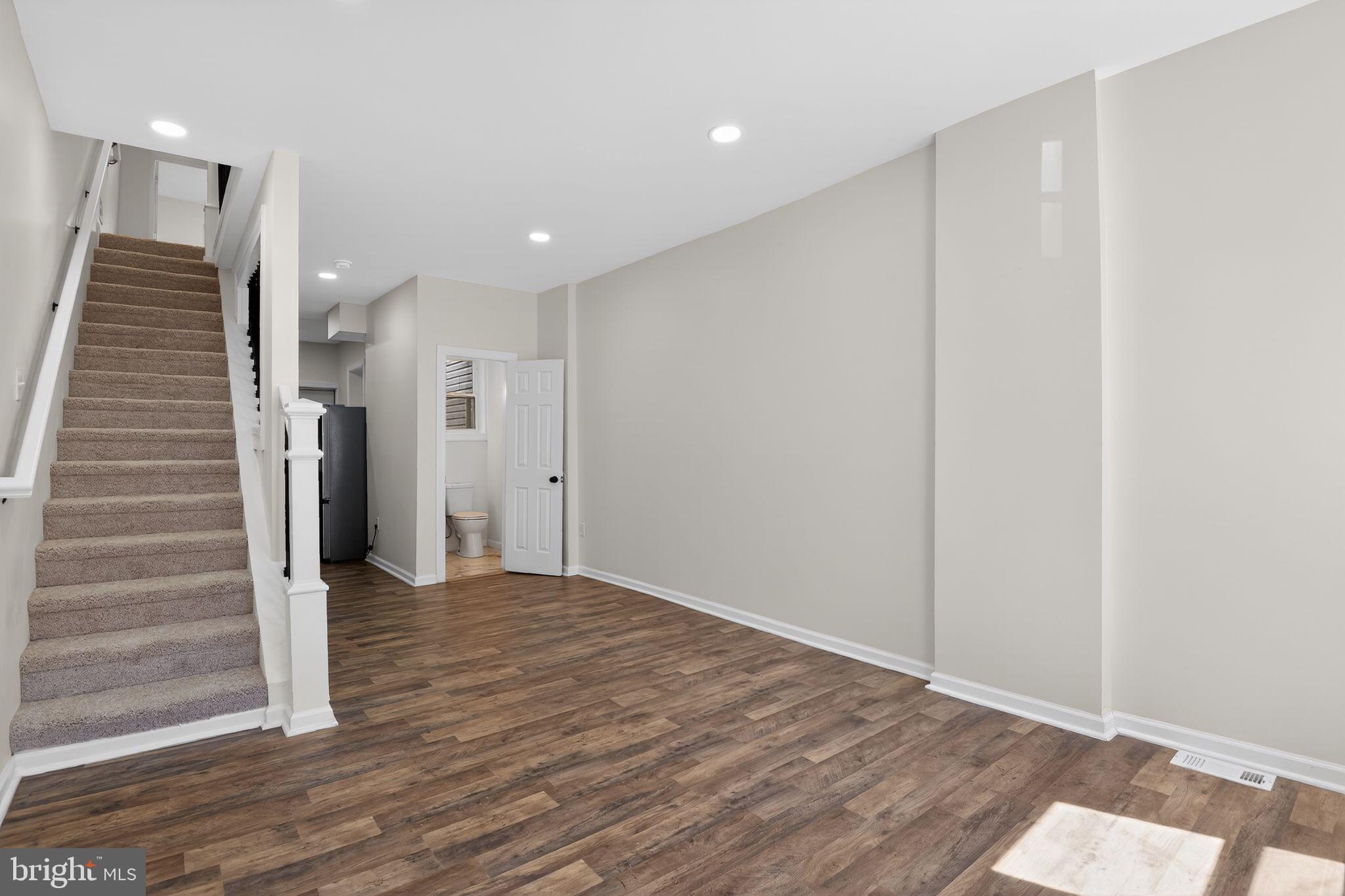 1123 PLEASANT STREET