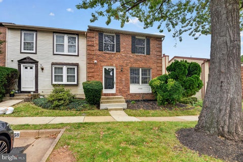 Townhouse For Rent - 7988 Tyson Oaks Circle<br/> VIENNA, VA 22182