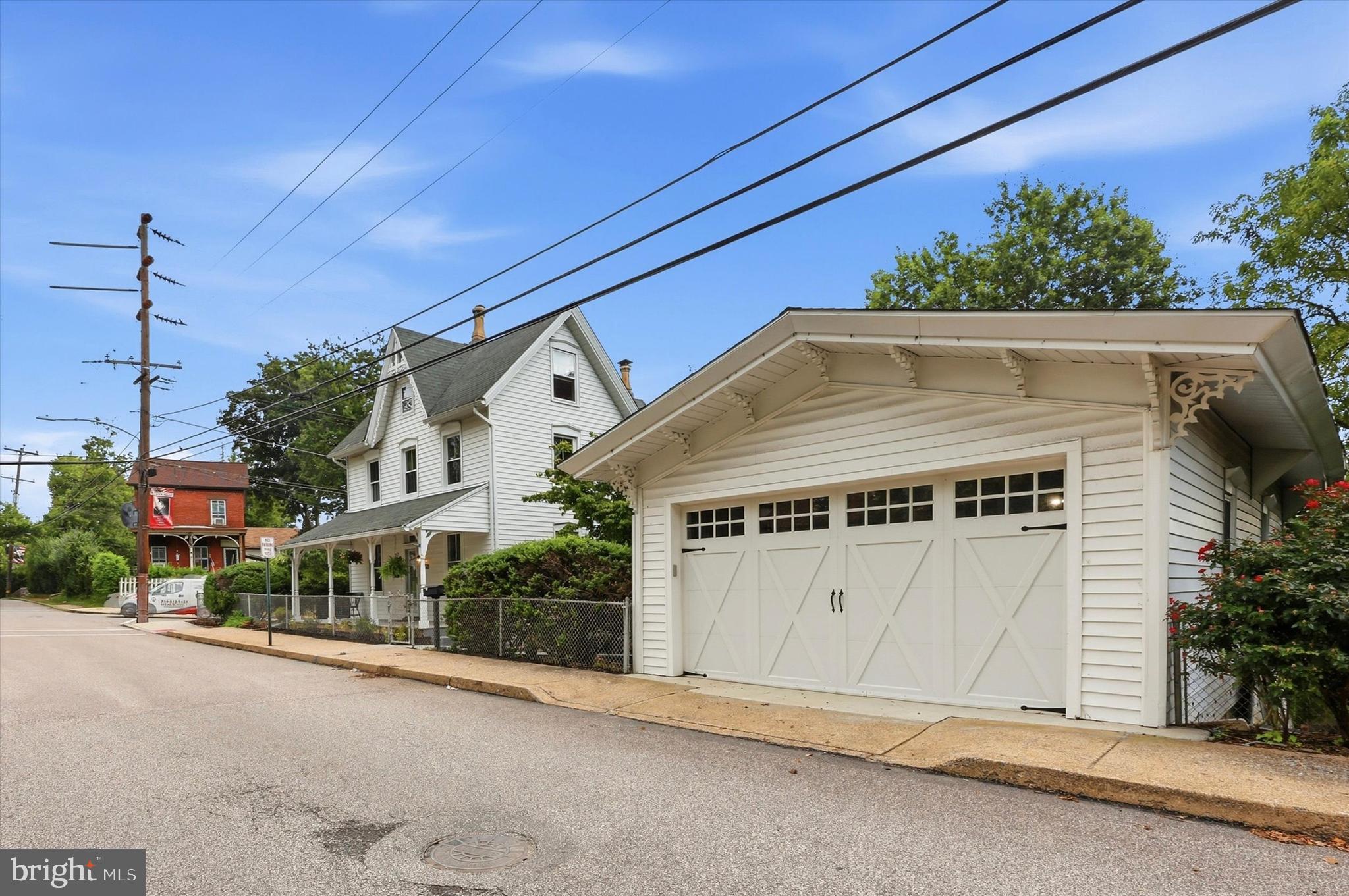 733 MAIN STREET