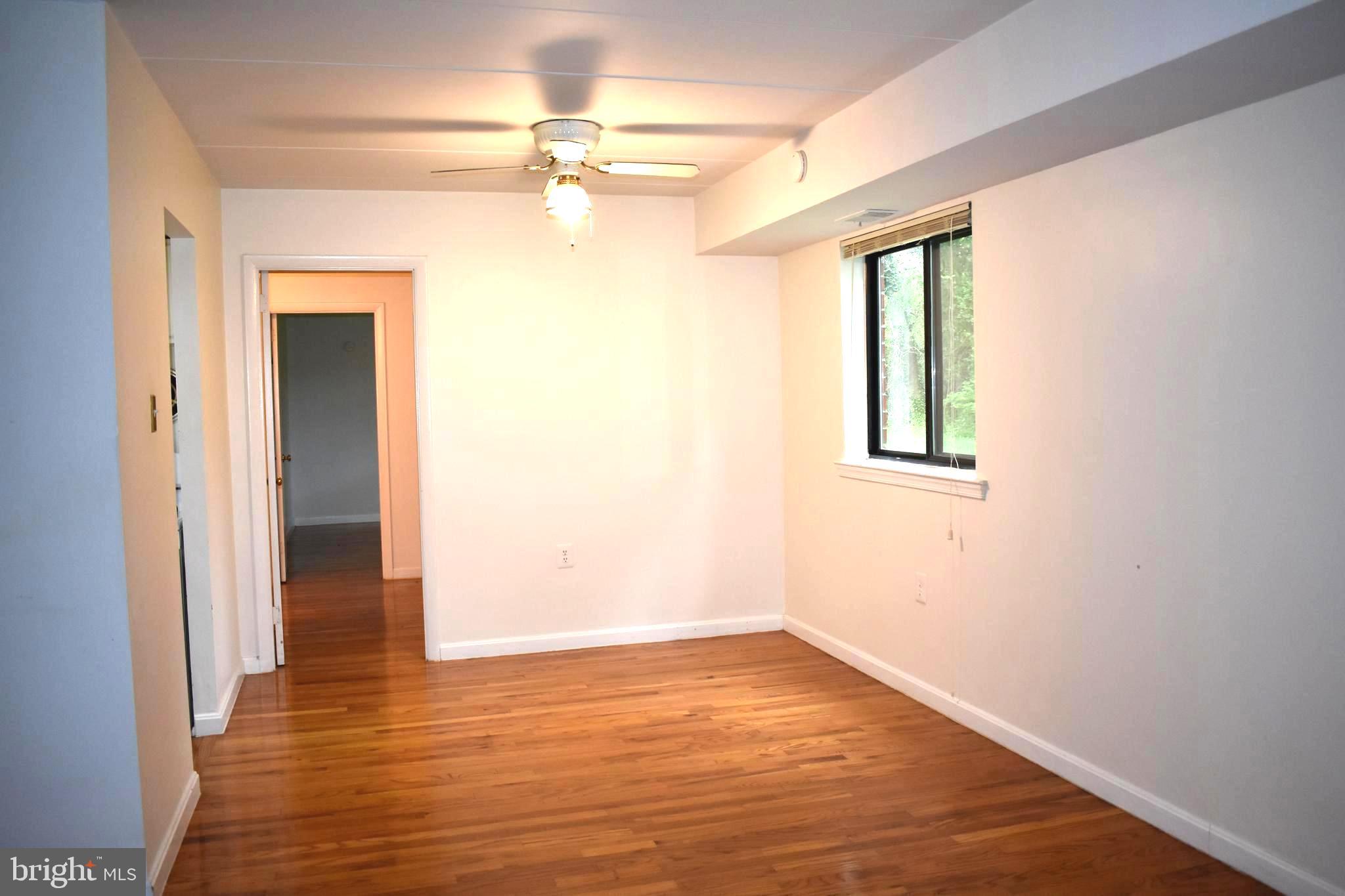 COUNTRY CLUB GREEN - Residential Lease