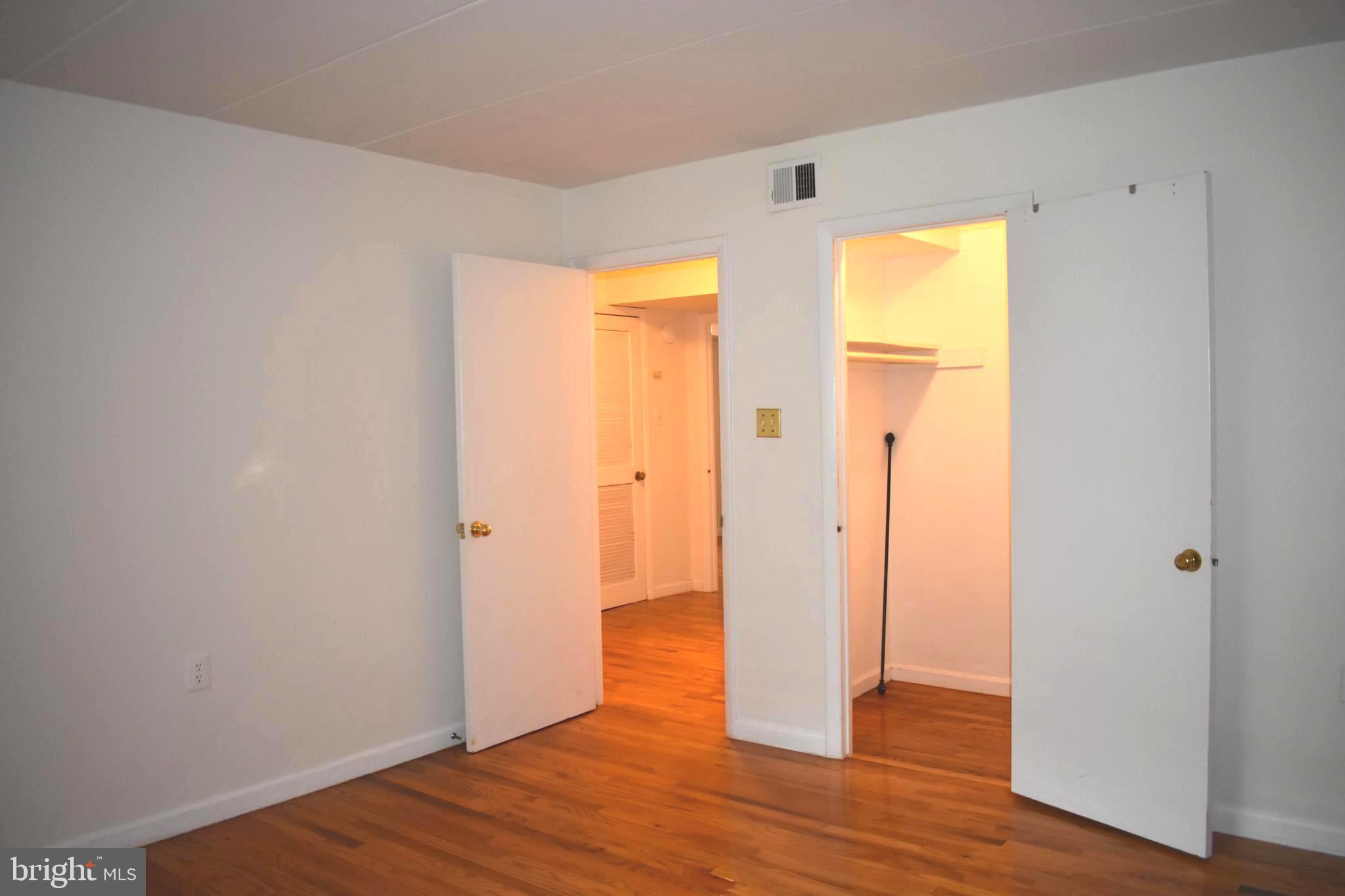 COUNTRY CLUB GREEN - Residential Lease