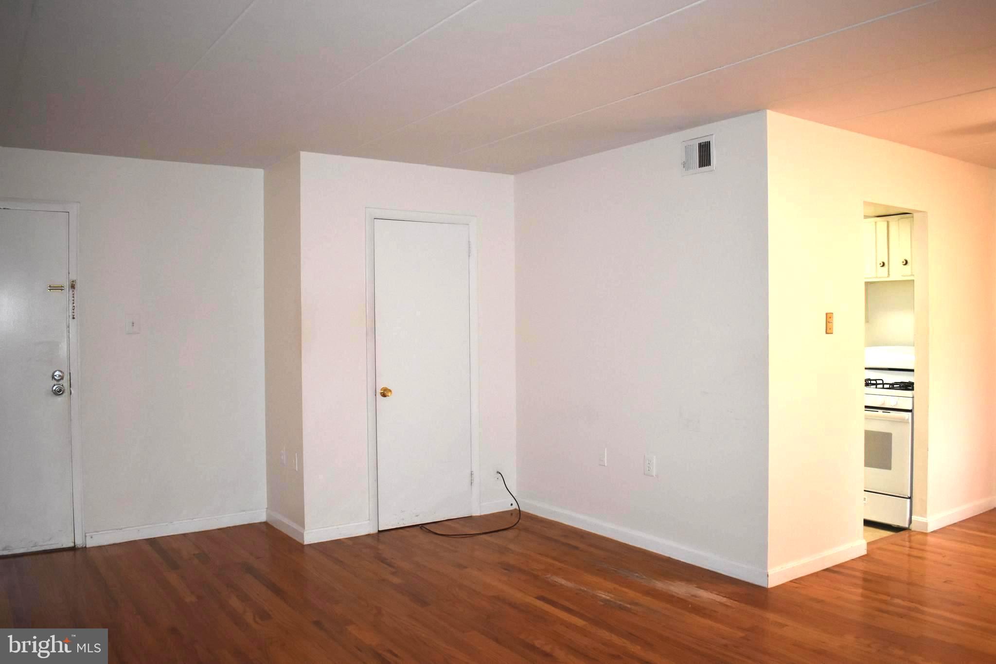 COUNTRY CLUB GREEN - Residential Lease