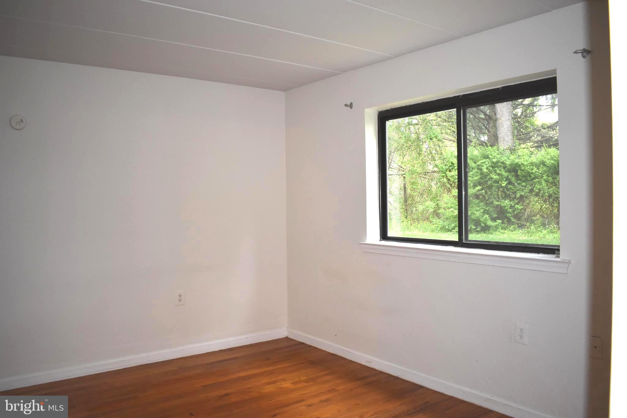 COUNTRY CLUB GREEN - Residential Lease