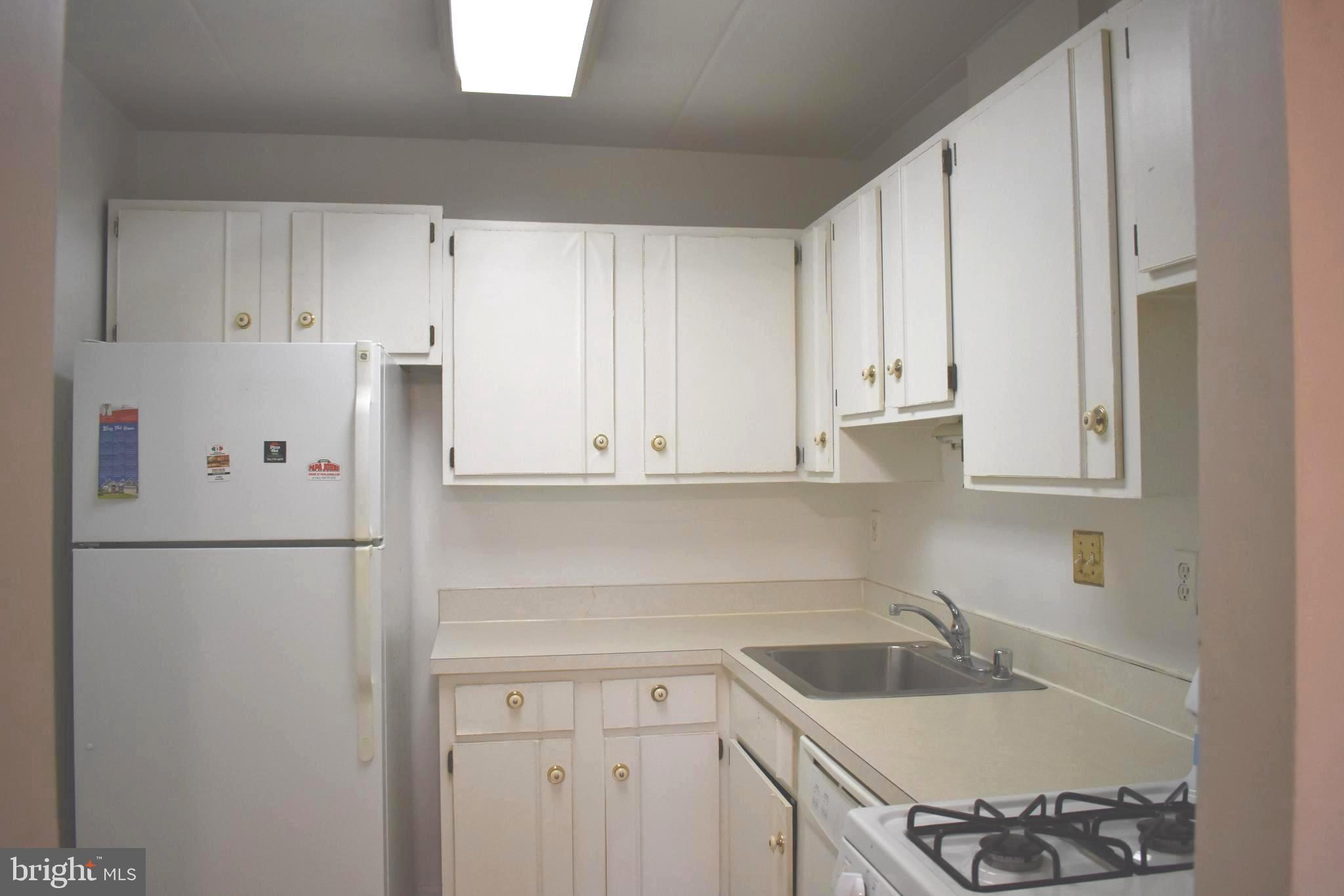 COUNTRY CLUB GREEN - Residential Lease